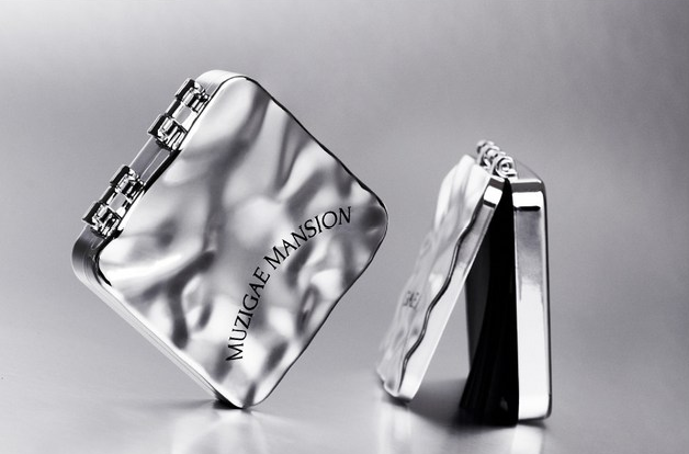 MUZIGAE MANSION Mirror Oil Paper 70 Sheets β Korean Charcoal-Infused Blotting Sheets with Built-in Mirror and Puff for Easy Oil Control, Shine-Free Skin & Flawless Makeup Touch-Ups β Compact, Eco-Friendly, Travel-Ready Skincare Must-Have